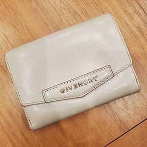 Givenchy Antigona Wallet in Putty